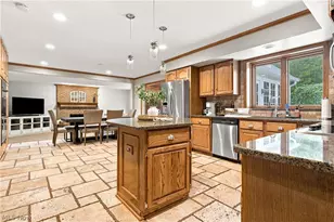 30401 Kristin Ct, Willoughby Hills, OH 44092 - Photo 9