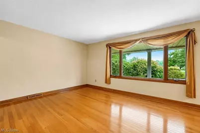 679 S Lake Street, Amherst, OH 44001 - Photo 5