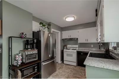 29248 Oakdale Road, Willowick, OH 44095 - Photo 7