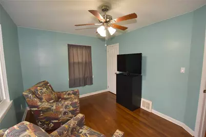 565 E Hopocan Avenue, Barberton, OH 44203 - Photo 11