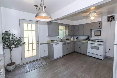 1597 Bond Street, Akron, OH 44313 - Photo 13
