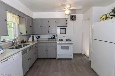 1597 Bond Street, Akron, OH 44313 - Photo 9