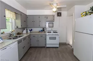 1597 Bond St, Akron, OH 44313 - Photo 9