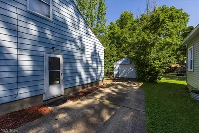 1597 Bond Street, Akron, OH 44313 - Photo 37