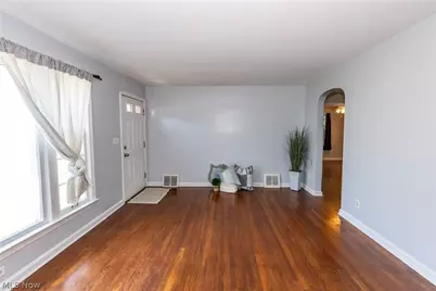 1597 Bond Street, Akron, OH 44313 - Photo 9