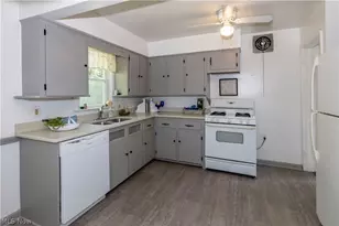 1597 Bond St, Akron, OH 44313 - Photo 11