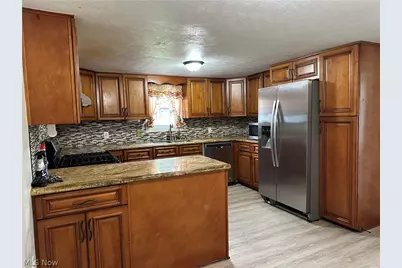 825 Lakewood Beach Drive, Sheffield Lake, OH 44054 - Photo 5