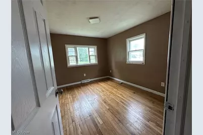 825 Lakewood Beach Drive, Sheffield Lake, OH 44054 - Photo 9