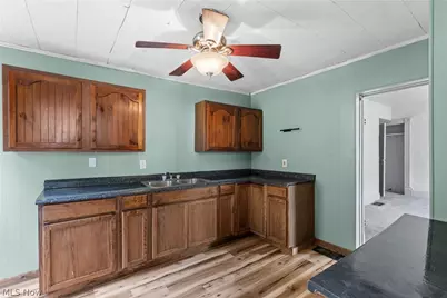 319 N 7th Street, Martins Ferry, OH 43935 - Photo 9