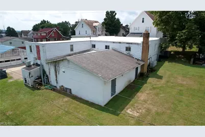 211 Yoder Avenue NE, Sugarcreek, OH 44681 - Photo 3