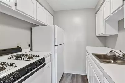 12900 Lake Avenue #1103, Oakwood, OH 44107 - Photo 11
