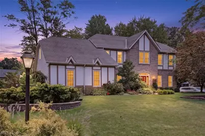 8753 Treetop Trail, Grandview Heights, OH 44147 - Photo 17