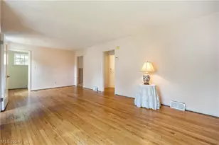 11 Ross Dr, Akron, OH 44313 - Photo 5