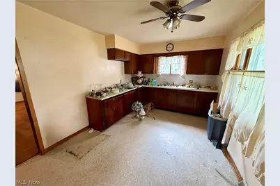 327 Franklin Avenue, Elyria, OH 44035 - Photo 9