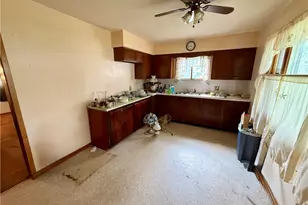 327 Franklin Ave, Elyria, OH 44035 - Photo 9