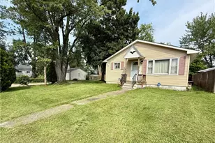 327 Franklin Ave, Elyria, OH 44035 - Photo 3
