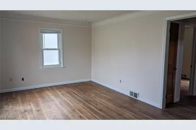 270 E 330th Street, Willowick, OH 44095 - Photo 3