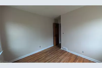 270 E 330th Street, Willowick, OH 44095 - Photo 11