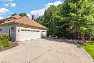 2931 Canterbury Ct, Willoughby Hills, OH 44094 - Photo 3