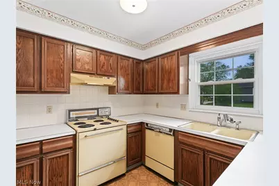 2724 Olentangy Drive, Akron, OH 44333 - Photo 7
