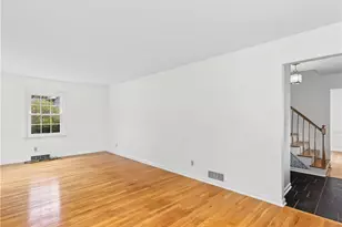 2724 Olentangy Dr, Akron, OH 44333 - Photo 3