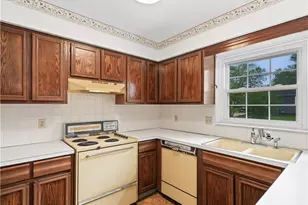 2724 Olentangy Dr, Akron, OH 44333 - Photo 7