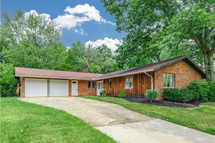 132 Parkview Dr, Aurora, OH 44202 - Photo 1