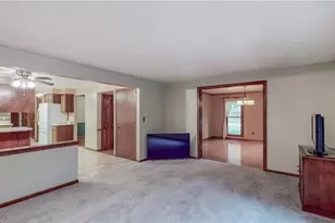 3846 Golden Wood Wy, Uniontown, OH 44685 - Photo 15