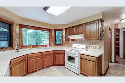 3846 Golden Wood Way, Uniontown, OH 44685 - Photo 17