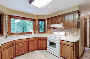3846 Golden Wood Wy, Uniontown, OH 44685 - Photo 17