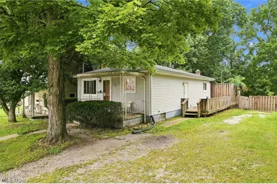 71 23rd Street NW, Barberton, OH 44203 - Photo 3