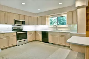 221 Southview Rd, Canfield, OH 44406 - Photo 13