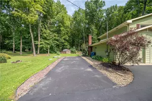 1238 Will O Wood Dr, Hubbard, OH 44425 - Photo 5