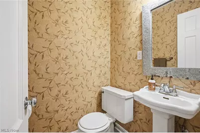 304 Castle Boulevard, Akron, OH 44313 - Photo 23