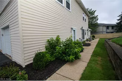 2551 Royal County Down #D, Uniontown, OH 44685 - Photo 3
