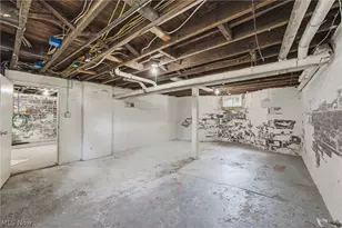 284 E Park Ave, Barberton, OH 44203 - Photo 27