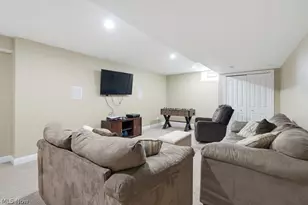 882 Queens Gate Way, Wadsworth, OH 44281 - Photo 31