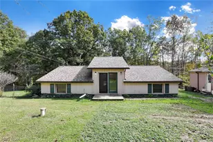 852 Wallace Rd, Little Hocking, OH 45742 - Photo 3