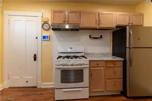 423 Bradley Ln, Youngstown, OH 44504 - Photo 9