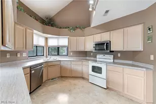 3919 Marsh View Dr, Green, OH 44319 - Photo 15