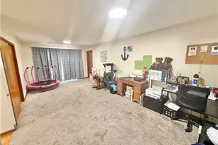 728 Hazelwood Dr, Vermilion, OH 44089 - Photo 9