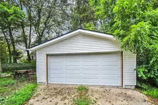950 Haynes St, Akron, OH 44307 - Photo 33