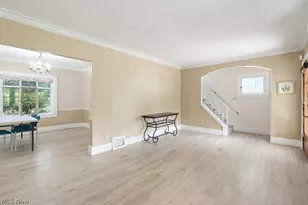 1078 Oakland Ave, Akron, OH 44310 - Photo 7