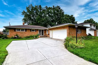 5669 Beacon Hill Drive, Green Hills, OH 44131 - Photo 3