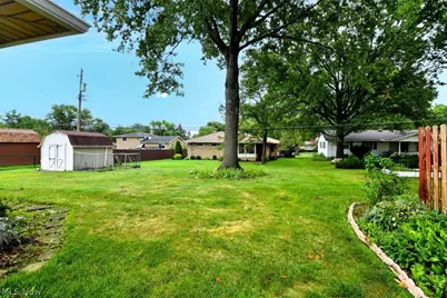 5669 Beacon Hill Drive, Green Hills, OH 44131 - Photo 5