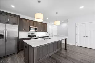 2059 W 34th Pl, Loveland, OH 44113 - Photo 3