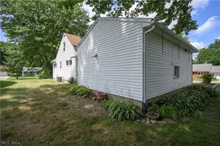 189 36th St SW, Barberton, OH 44203 - Photo 9