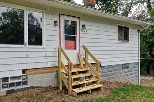 5300 Greenridge Rd, New Philadelphia, OH 44663 - Photo 7