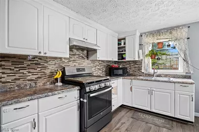 1674 E 32nd Street, Lorain, OH 44055 - Photo 9