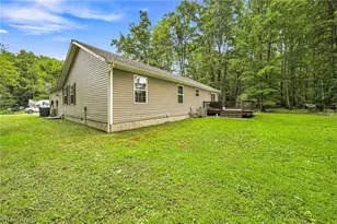 2043 N Park Ln, Roaming Shores, OH 44084 - Photo 11